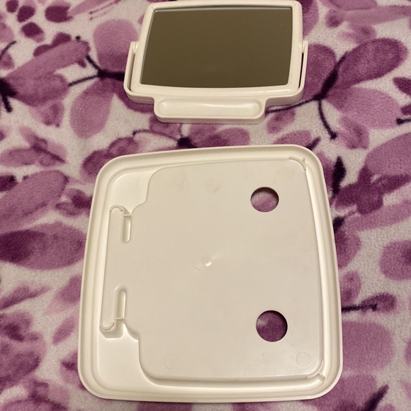 COPY - Mary Kay Vintage white tray/stand with 2-sided compact mirror. - Picture 4 of 5
